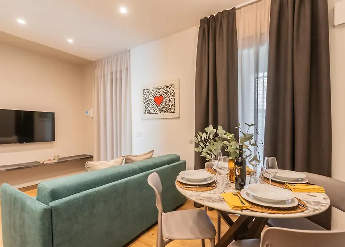 Rezia With Parking Apartment Como