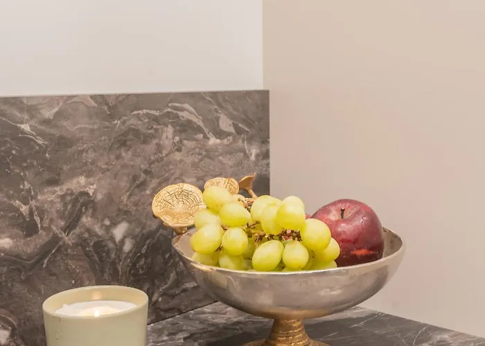 Rezia With Parking Como