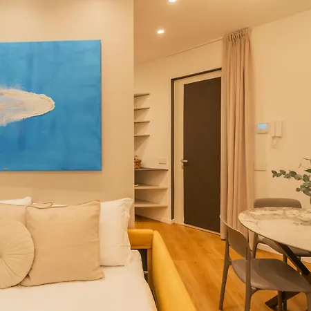 Apartment Rezia By Rentallcomo Como