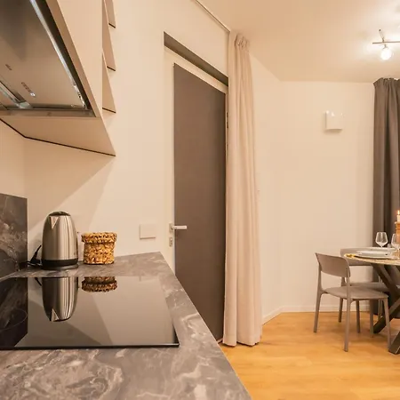 Apartment Rezia By Rentallcomo Como