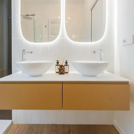 Apartment Rezia By Rentallcomo Como