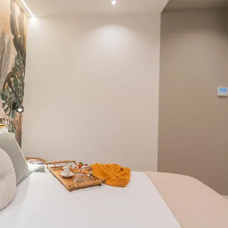 Apartment Rezia By Rentallcomo Como