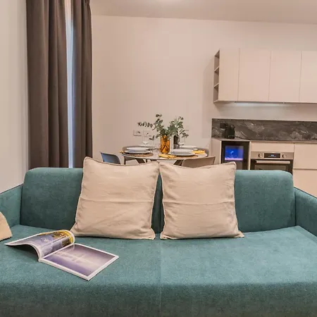 Apartment Rezia By Rentallcomo Como