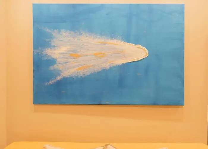 Rezia With Parking דירה קומו